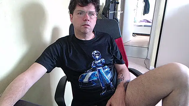 blueandwhite1 online show from April 16, 7:42 am