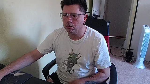 Snapshot of blueandwhite1 chatting on September 17, 7:32 am blueandwhite1 online show from September 17, 7:32 am