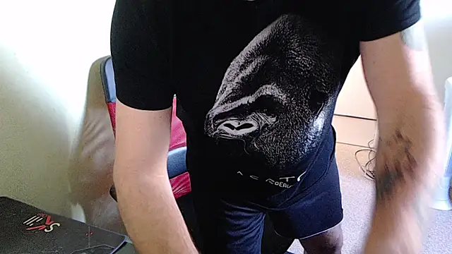 Snapshot of blueandwhite1 chatting on October 7, 2:18 pm blueandwhite1 online show from October 7, 2:18 pm