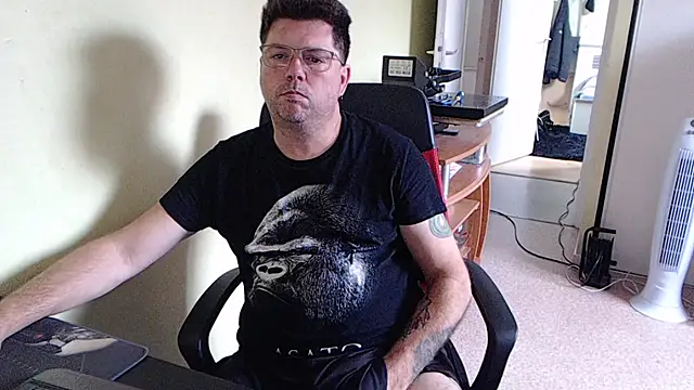 Snapshot of blueandwhite1 chatting on September 20, 7:57 am blueandwhite1 online show from September 20, 7:57 am