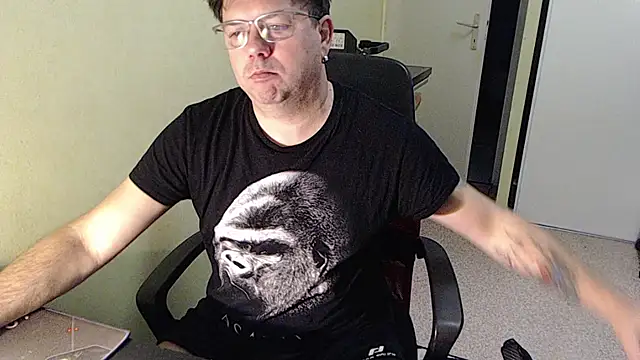 Snapshot of blueandwhite1 chatting on November 29, 7:52 am blueandwhite1 online show from November 29, 7:52 am