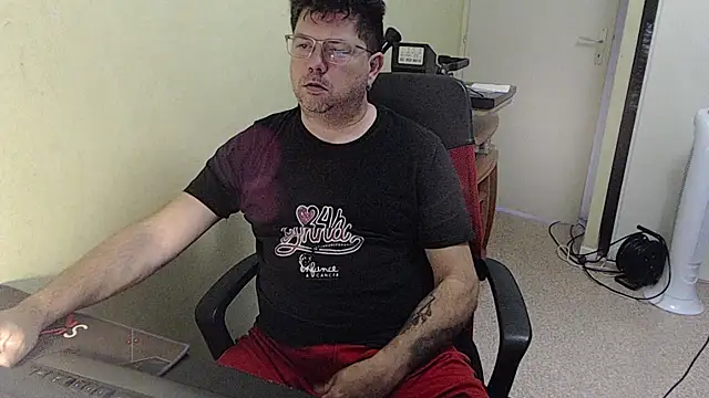 Snapshot of blueandwhite1 chatting on October 25, 7:29 am blueandwhite1 online show from October 25, 7:29 am