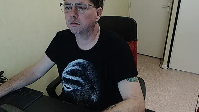 blueandwhite1 online show from March 20, 10:33 pm