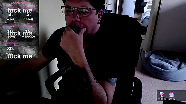 Snapshot of blueandwhite1 chatting on March 3, 5:20 pm blueandwhite1 online show from March 3, 5:20 pm