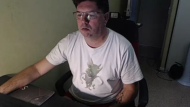 Snapshot of blueandwhite1 chatting on November 5, 8:06 am blueandwhite1 online show from November 5, 8:06 am