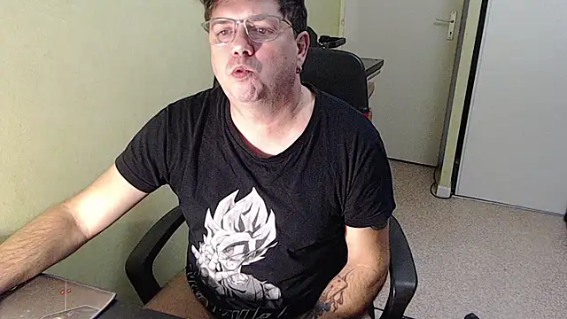 Snapshot of blueandwhite1 chatting on November 27, 3:45 pm blueandwhite1 online show from November 27, 3:45 pm