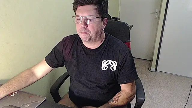 blueandwhite1 online show from December 5, 3:32 pm