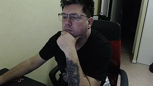 Snapshot of blueandwhite1 chatting on January 30, 6:21 pm blueandwhite1 online show from January 30, 6:21 pm