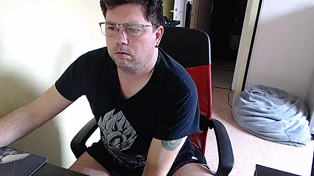 Snapshot of blueandwhite1 chatting on February 18, 3:31 pm blueandwhite1 online show from February 18, 3:31 pm