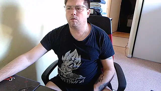 Snapshot of blueandwhite1 chatting on February 6, 3:41 pm blueandwhite1 online show from February 6, 3:41 pm