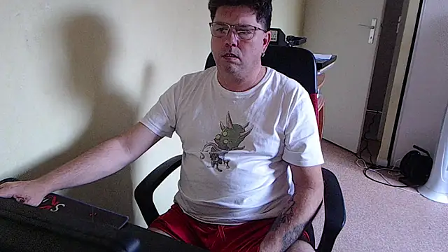 Snapshot of blueandwhite1 chatting on November 4, 3:38 pm blueandwhite1 online show from November 4, 3:38 pm