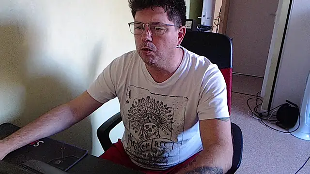 Snapshot of blueandwhite1 chatting on October 30, 3:31 pm blueandwhite1 online show from October 30, 3:31 pm