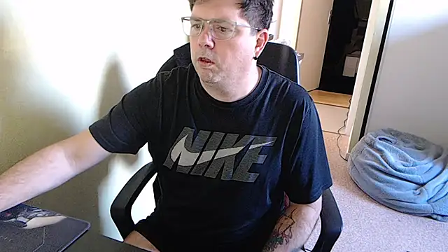 Snapshot of blueandwhite1 chatting on February 14, 3:58 pm blueandwhite1 online show from February 14, 3:58 pm