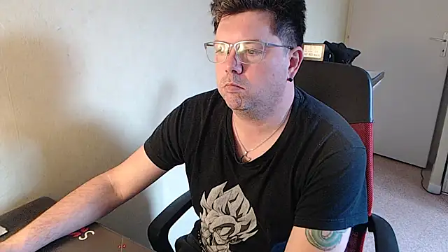 Snapshot of blueandwhite1 chatting on January 29, 2:32 pm blueandwhite1 online show from January 29, 2:32 pm