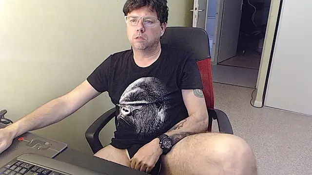 blueandwhite1 online show from March 6, 4:13 pm