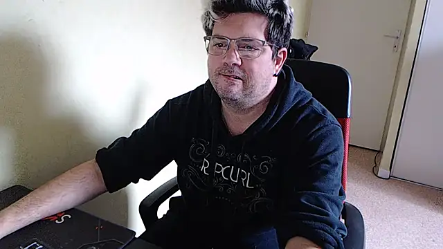 Snapshot of blueandwhite1 chatting on January 26, 1:36 pm blueandwhite1 online show from January 26, 1:36 pm