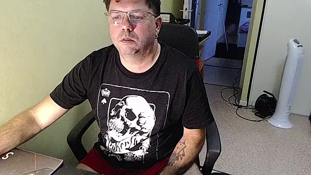 Snapshot of blueandwhite1 chatting on November 7, 4:11 pm blueandwhite1 online show from November 7, 4:11 pm