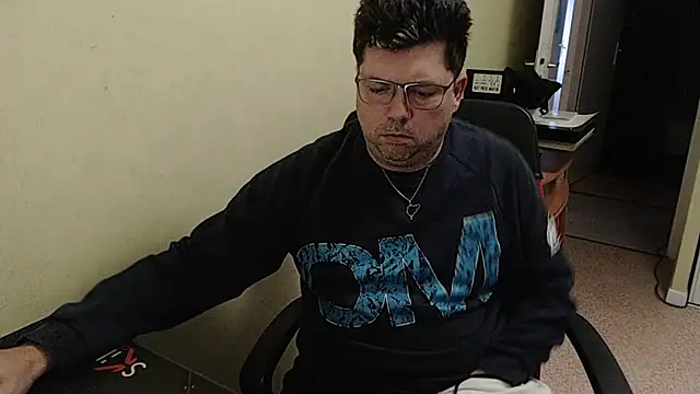 Snapshot of blueandwhite1 chatting on January 30, 3:19 pm blueandwhite1 online show from January 30, 3:19 pm