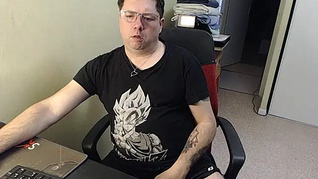 Snapshot of blueandwhite1 chatting on February 8, 8:20 am blueandwhite1 online show from February 8, 8:20 am