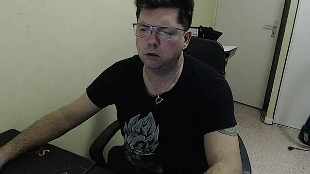 Snapshot of blueandwhite1 chatting on January 28, 5:35 pm blueandwhite1 online show from January 28, 5:35 pm