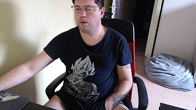 Snapshot of blueandwhite1 chatting on February 19, 8:01 am blueandwhite1 online show from February 19, 8:01 am