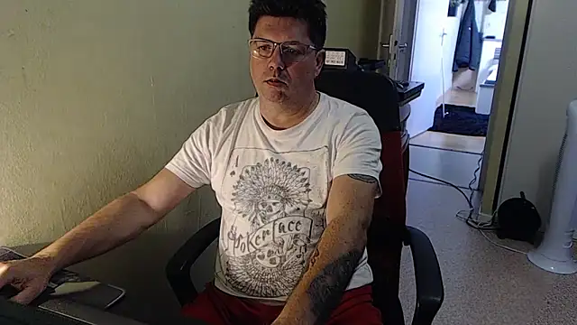 Snapshot of blueandwhite1 chatting on September 27, 7:58 am blueandwhite1 online show from September 27, 7:58 am