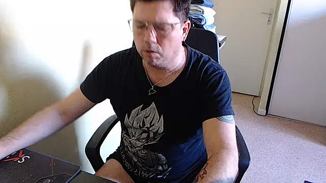 Snapshot of blueandwhite1 chatting on February 5, 3:31 pm blueandwhite1 online show from February 5, 3:31 pm