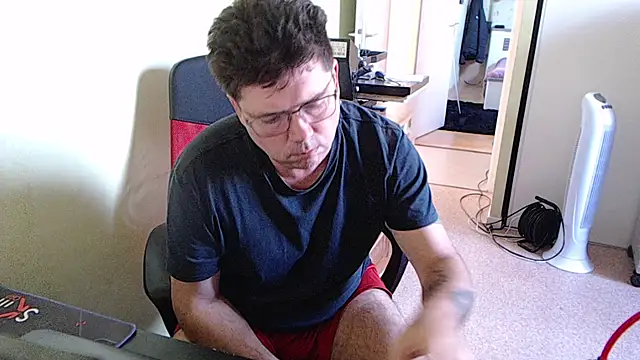 Snapshot of blueandwhite1 chatting on October 21, 2:27 pm blueandwhite1 online show from October 21, 2:27 pm