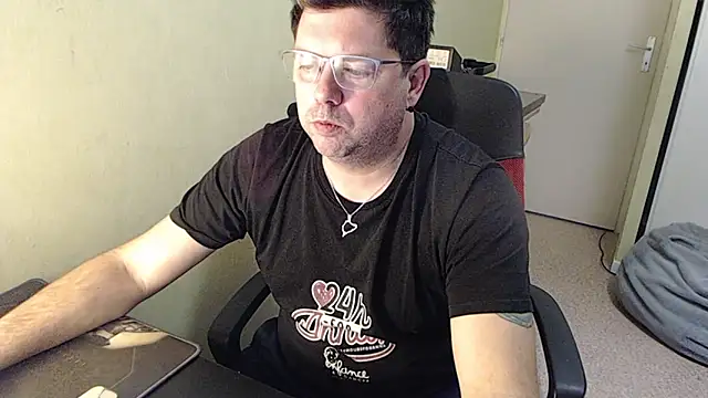 Snapshot of blueandwhite1 chatting on February 10, 5:19 pm blueandwhite1 online show from February 10, 5:19 pm