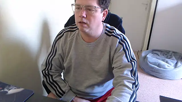 Snapshot of blueandwhite1 chatting on March 2, 10:05 am blueandwhite1 online show from March 2, 10:05 am