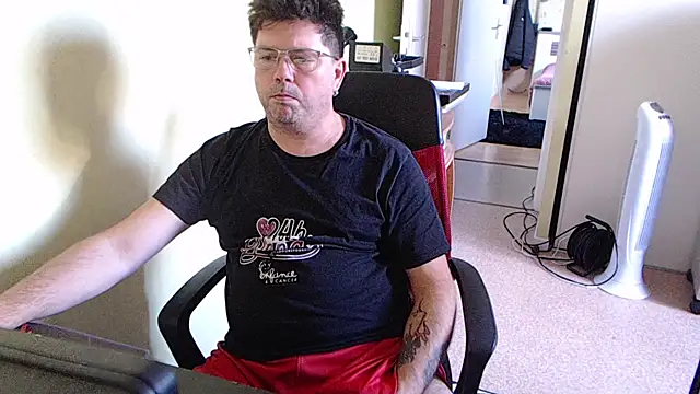 Snapshot of blueandwhite1 chatting on October 24, 2:49 pm blueandwhite1 online show from October 24, 2:49 pm