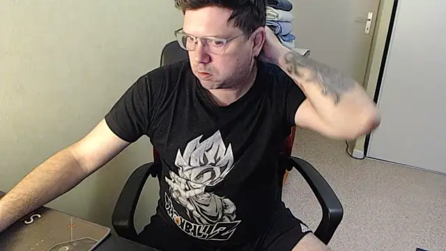 Snapshot of blueandwhite1 chatting on February 5, 8:21 am blueandwhite1 online show from February 5, 8:21 am