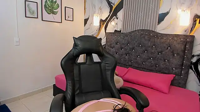 Snapshot of GiaCutee chatting on January 6, 3:10 am GiaCutee online show from January 6, 3:10 am