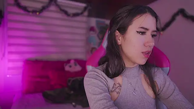  chloe moons  online show from December 15, 10:48 pm