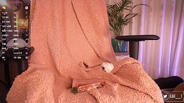 Snapshot of Just__dani chatting on November 7, 7:24 am Just dani online show from November 7, 7:24 am