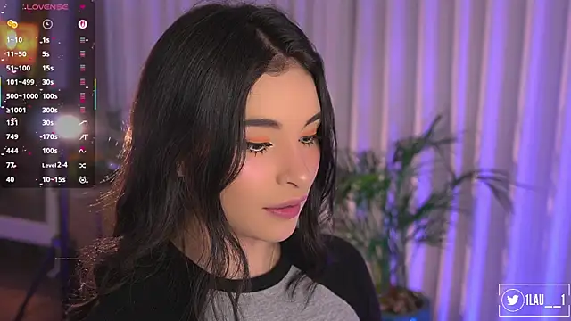 Snapshot of Just__dani chatting on November 8, 3:10 am Just dani online show from November 8, 3:10 am