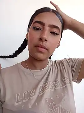 Zoe-Johnson  online show from June 19, 9:20 pm
