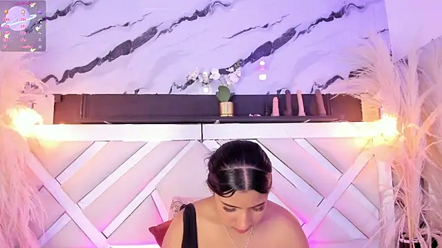 Zoe-Johnson  online show from May 15, 9:35 pm
