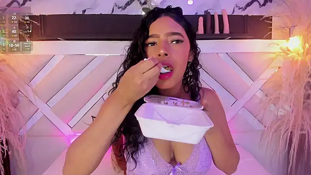 Zoe-Johnson  online show from April 2, 9:43 pm