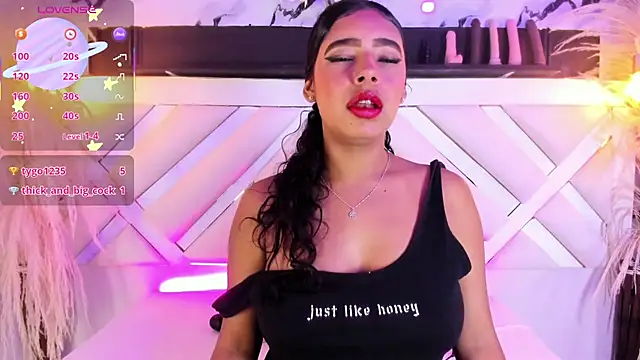 Zoe-Johnson  online show from June 7, 9:31 pm