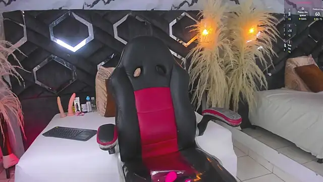 Zoe-Johnson  online show from December 14, 9:42 pm