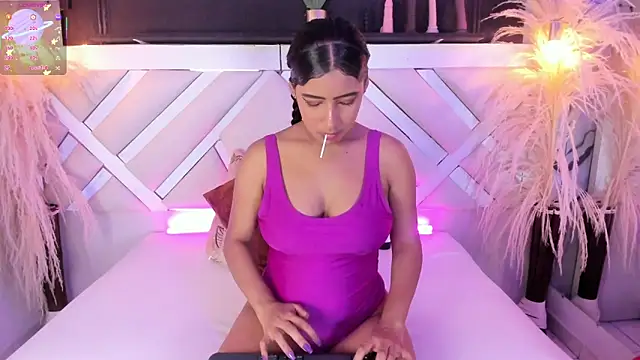 Zoe-Johnson  online show from May 8, 9:40 pm