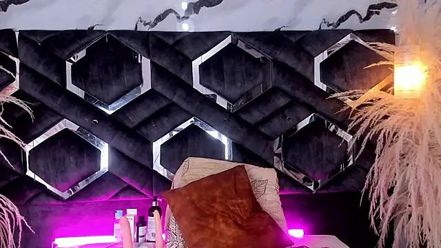 Zoe-Johnson  online show from January 9, 9:55 pm