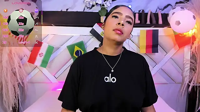 Zoe-Johnson  online show from June 25, 9:20 pm