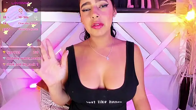 Zoe-Johnson  online show from June 8, 1:28 am