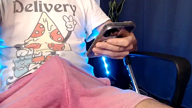 Snapshot of two_bags chatting on October 16, 12:35 pm two bags online show from October 16, 12:35 pm