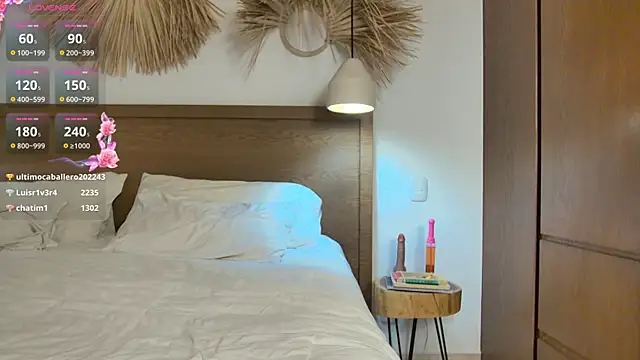 Snapshot of LunarAngel_ chatting on November 25, 3:51 am LunarAngel online show from November 25, 3:51 am