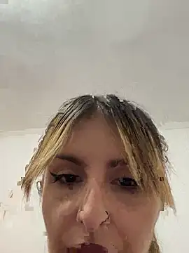 Snapshot of Sexy_Bulgarian_woman chatting on February 10, 2:54 am Sexy Bulgarian woman online show from February 10, 2:54 am