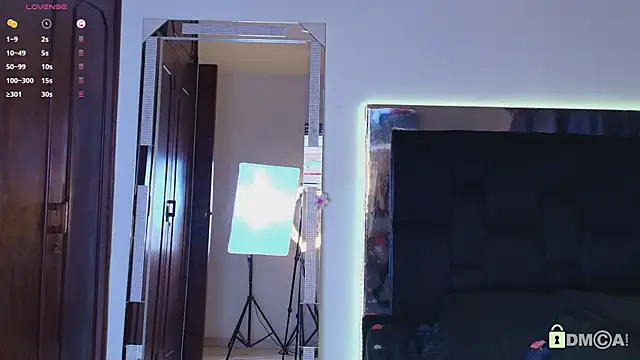 madisonwalkeeer online show from April 8, 8:32 pm