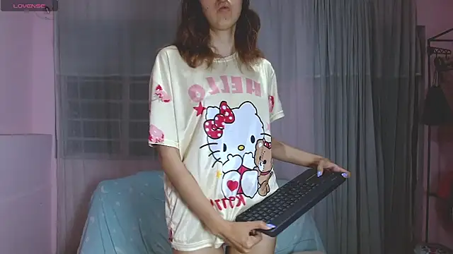 AnnieSparkle online show from June 4, 12:04 am